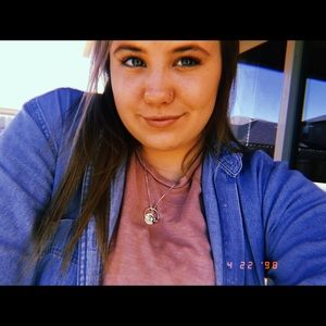 Meet your Posher, Hailey